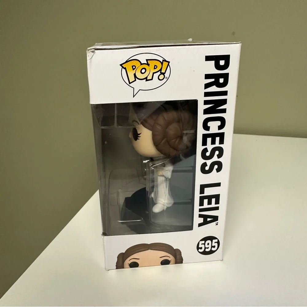 Funko Pop! Princess Leia Vinyl Figure 595 Episode 4 A New Hope - Picture 7 of 8
